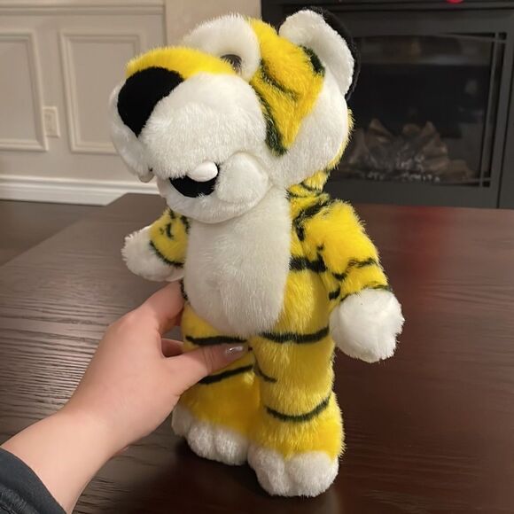 Purr-fection MJC Yellow and Black Tiger Vintage 1992 Excellent Condition 13” - Picture 3 of 8